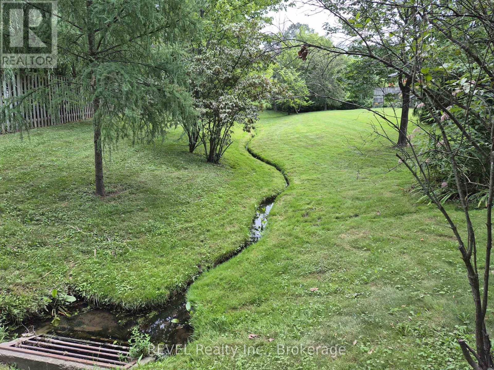 Lots of drainage for those unexpected Rain events. - 1 - 139 Glendale Avenue, St. Catharines (Glendale/Glenridge), ON - Outdoor