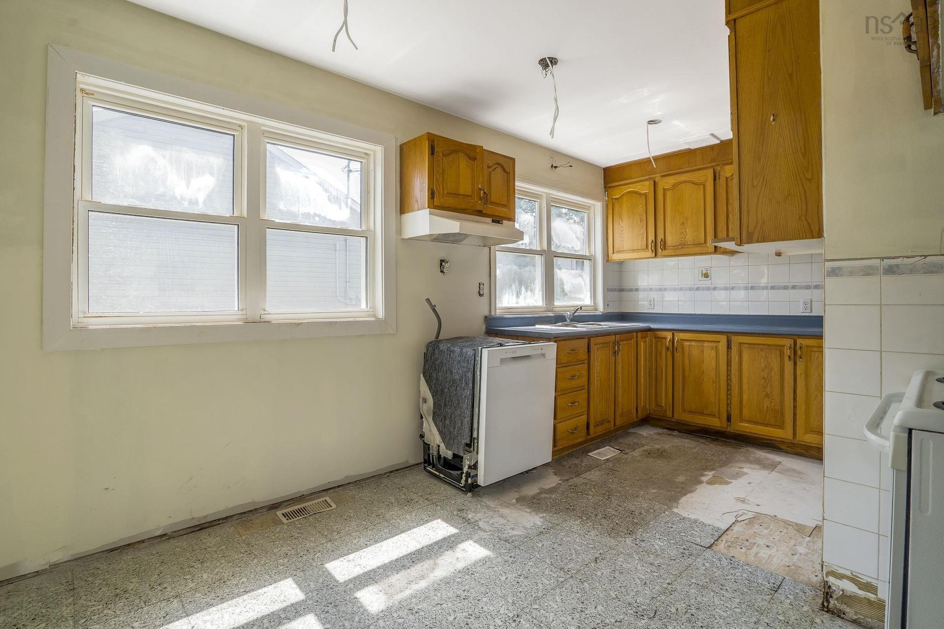 60 Thornhill Drive, Spryfield, NS - Indoor Photo Showing Kitchen