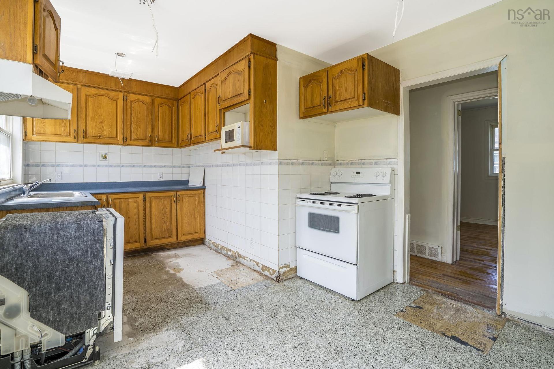 60 Thornhill Drive, Spryfield, NS - Indoor Photo Showing Kitchen With Double Sink