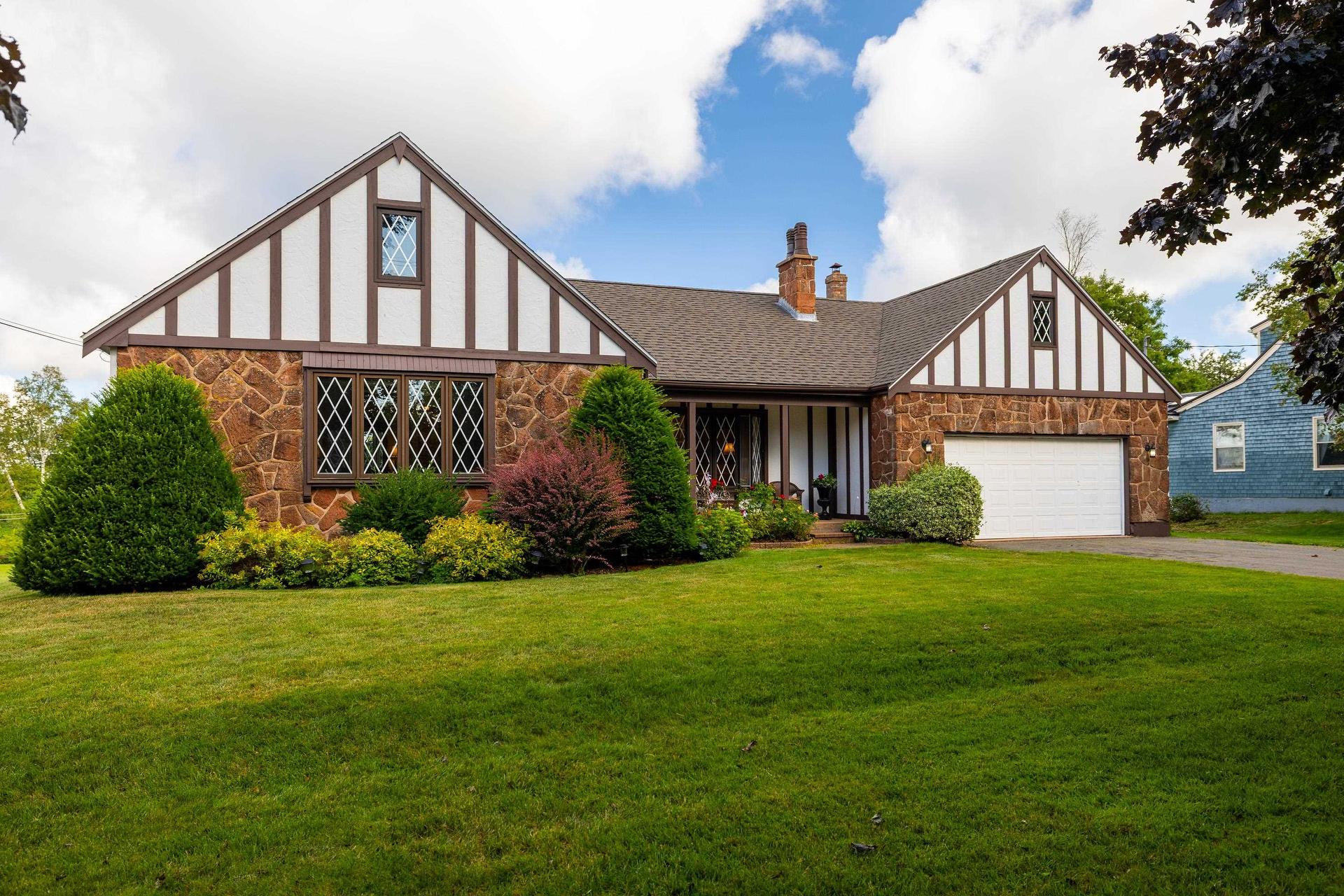 10 Battery Point Drive, Stratford, PE