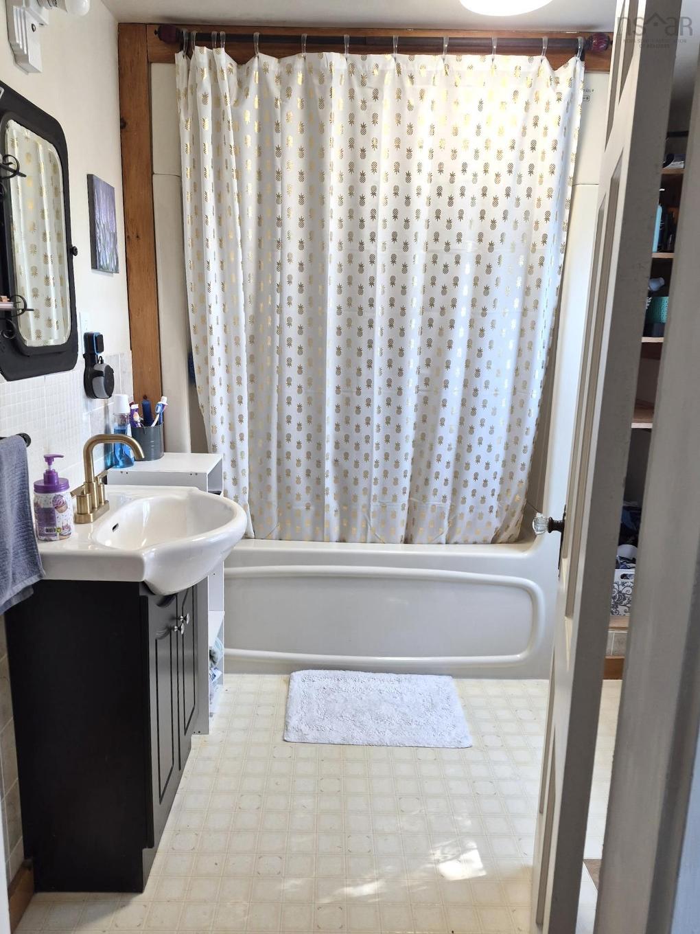 58 William Street, Yarmouth, NS - Indoor Photo Showing Bathroom
