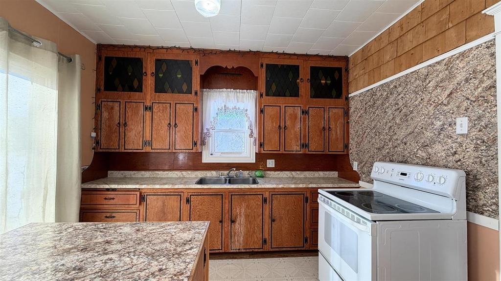 177 East Drive, Summerside, PE - Indoor Photo Showing Kitchen With Double Sink