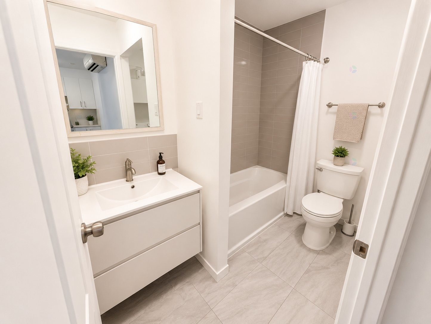 Bathroom - 3-1678 Rue Grand Trunk, Montréal (Le Sud-Ouest), QC - Indoor Photo Showing Bathroom