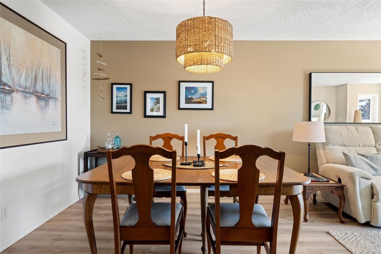 #310-9650 First St, Sidney, BC - Indoor Photo Showing Dining Room