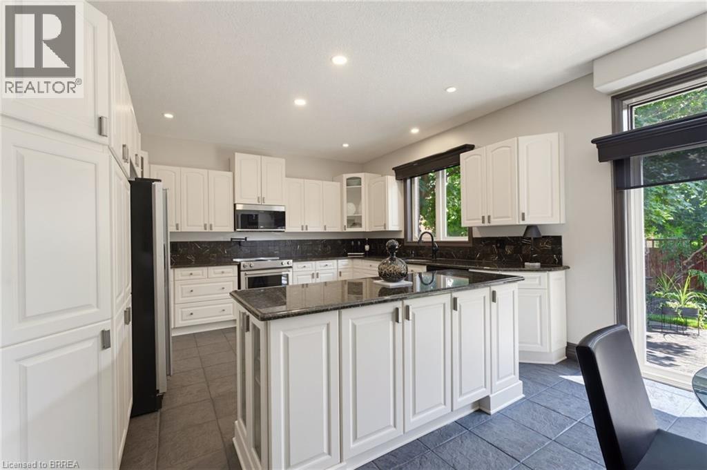 141 Falconridge Drive, Kitchener, ON - Indoor Photo Showing Kitchen