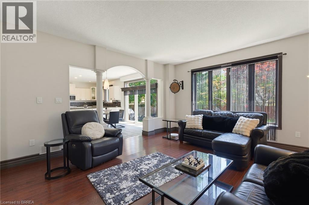 141 Falconridge Drive, Kitchener, ON - Indoor Photo Showing Living Room