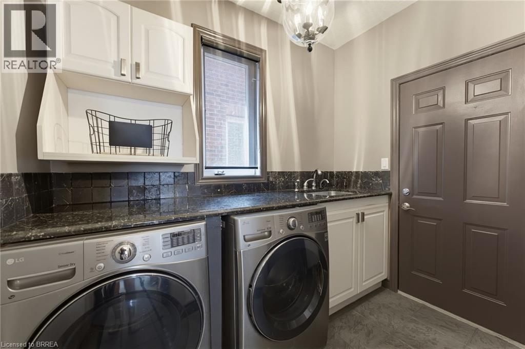 141 Falconridge Drive, Kitchener, ON - Indoor Photo Showing Laundry Room