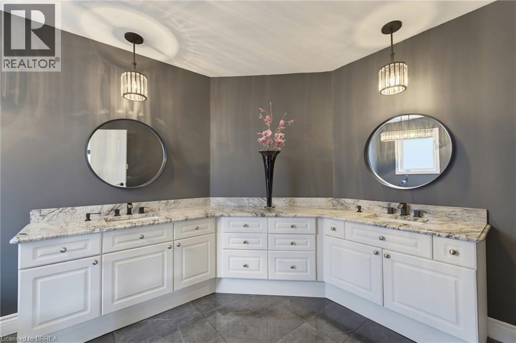 141 Falconridge Drive, Kitchener, ON - Indoor Photo Showing Bathroom