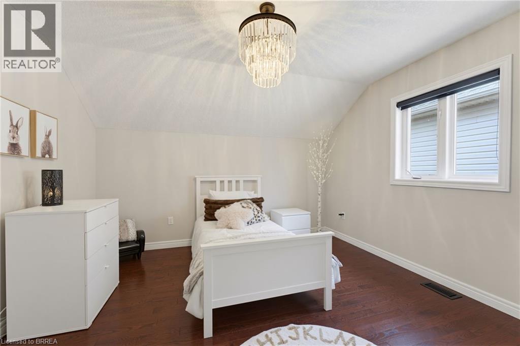 141 Falconridge Drive, Kitchener, ON - Indoor Photo Showing Bedroom
