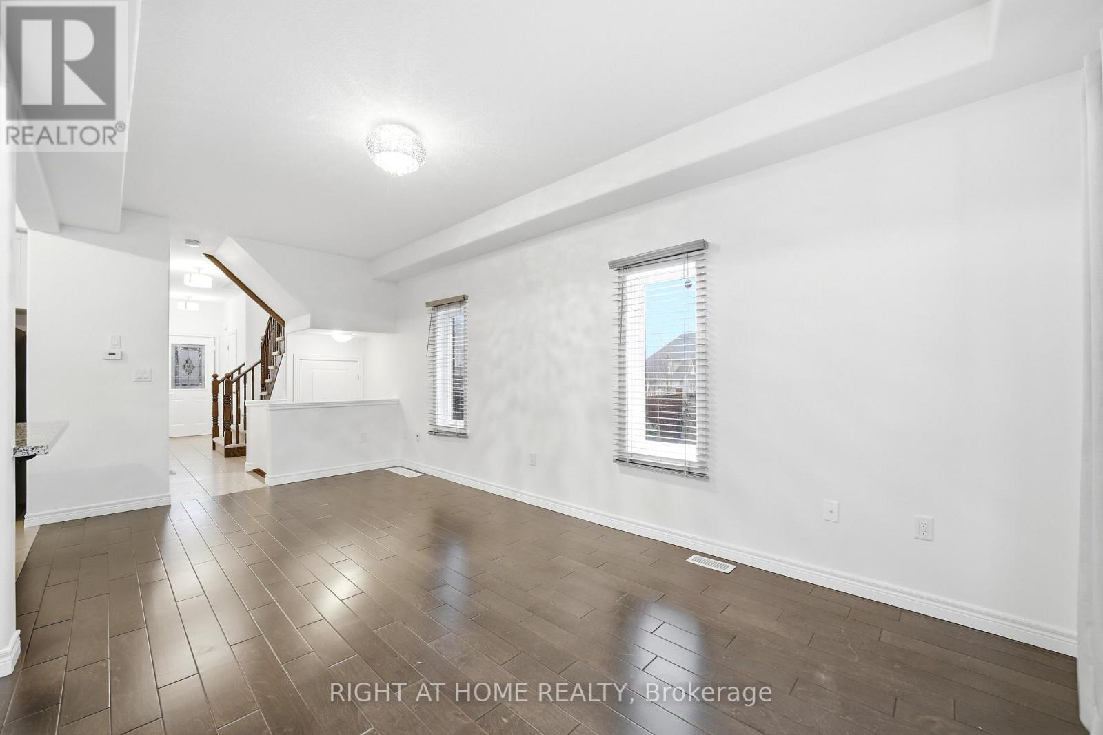 32 Rolling Lane, Hamilton, ON - Indoor Photo Showing Other Room