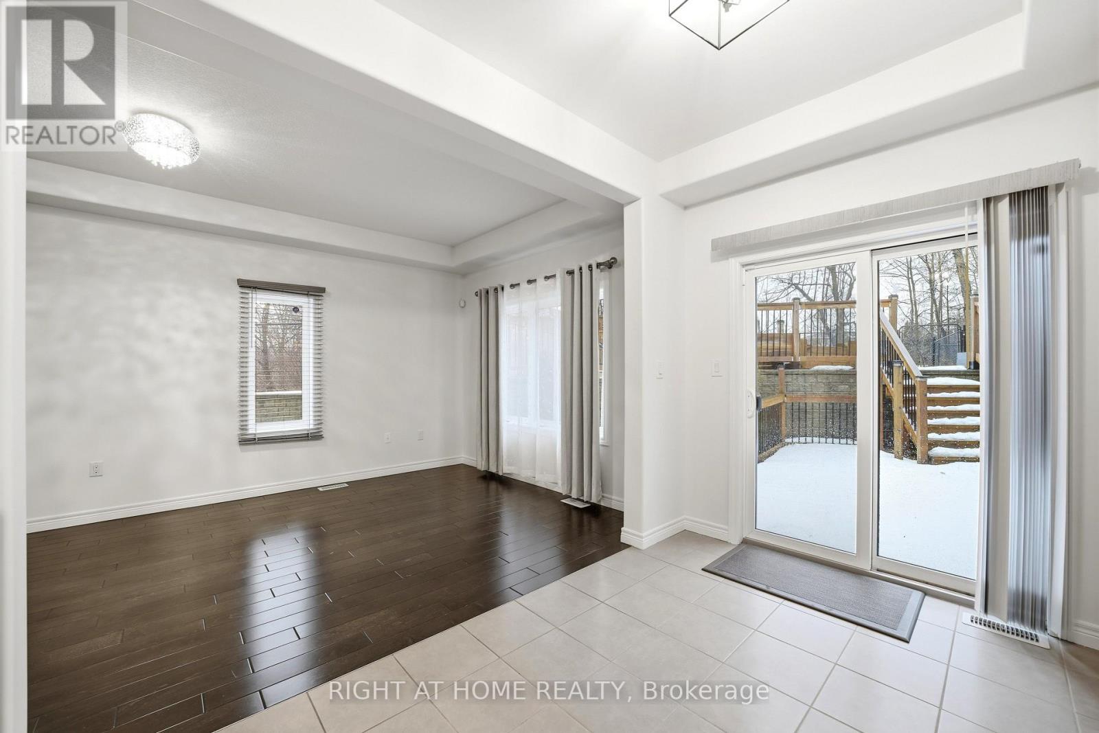 32 Rolling Lane, Hamilton, ON - Indoor Photo Showing Other Room