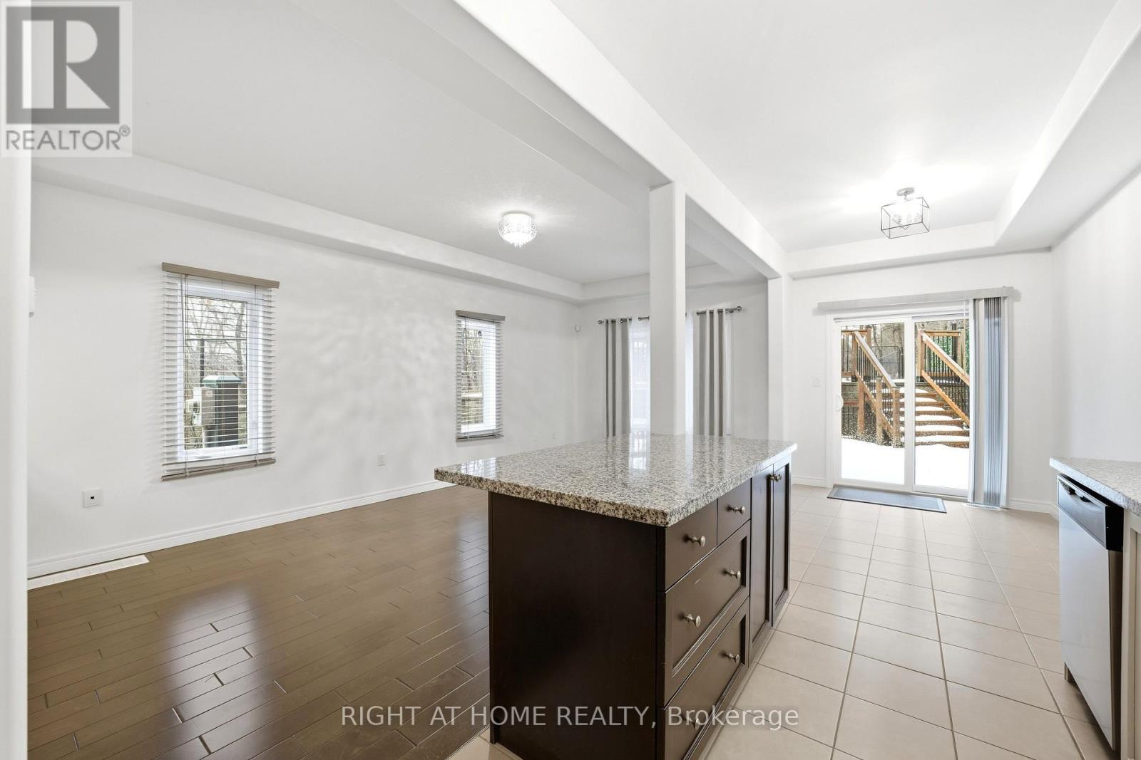 32 Rolling Lane, Hamilton, ON - Indoor