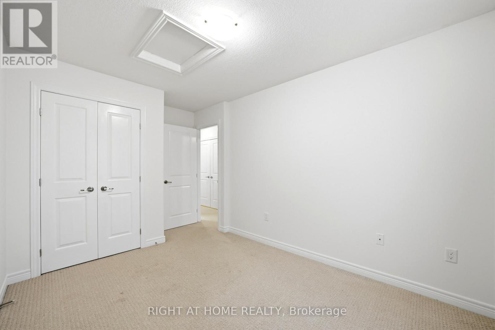 32 Rolling Lane, Hamilton, ON - Indoor Photo Showing Other Room
