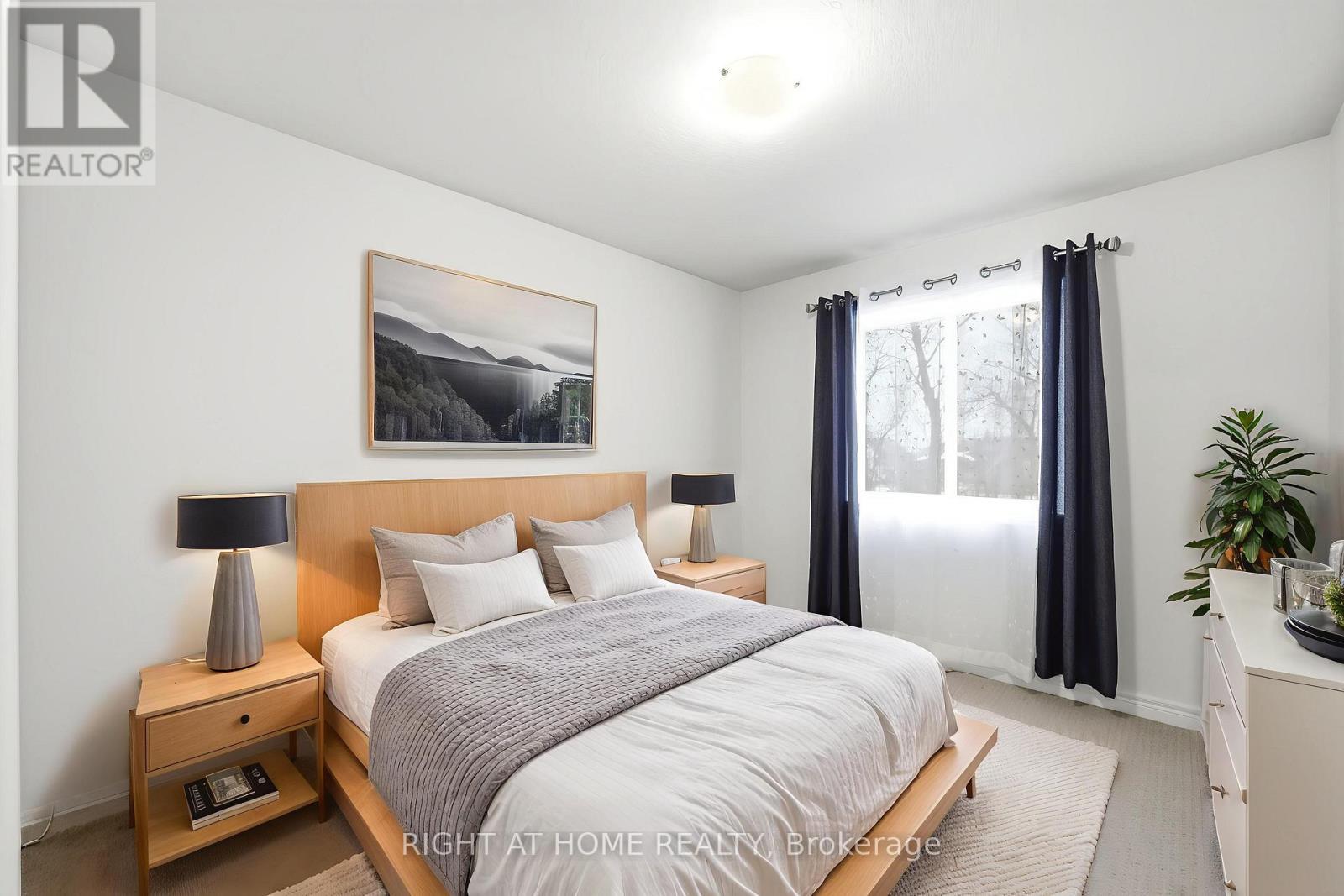 32 Rolling Lane, Hamilton, ON - Indoor Photo Showing Bedroom
