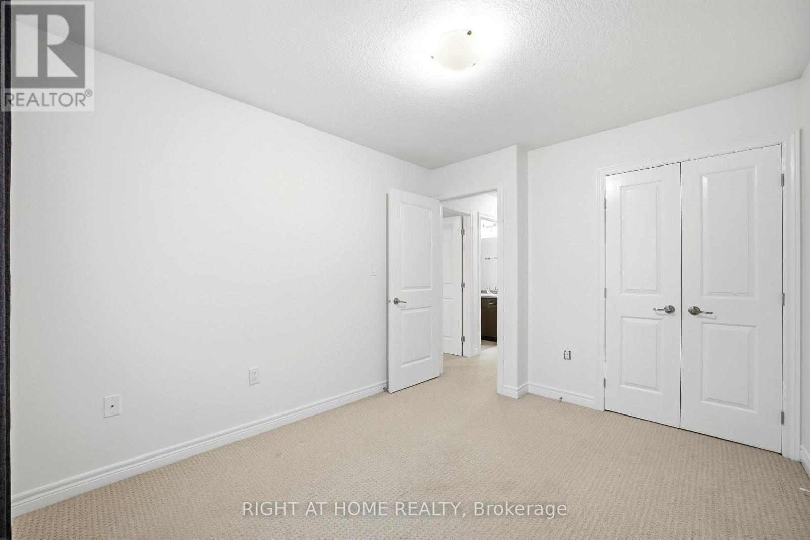 32 Rolling Lane, Hamilton, ON - Indoor Photo Showing Other Room