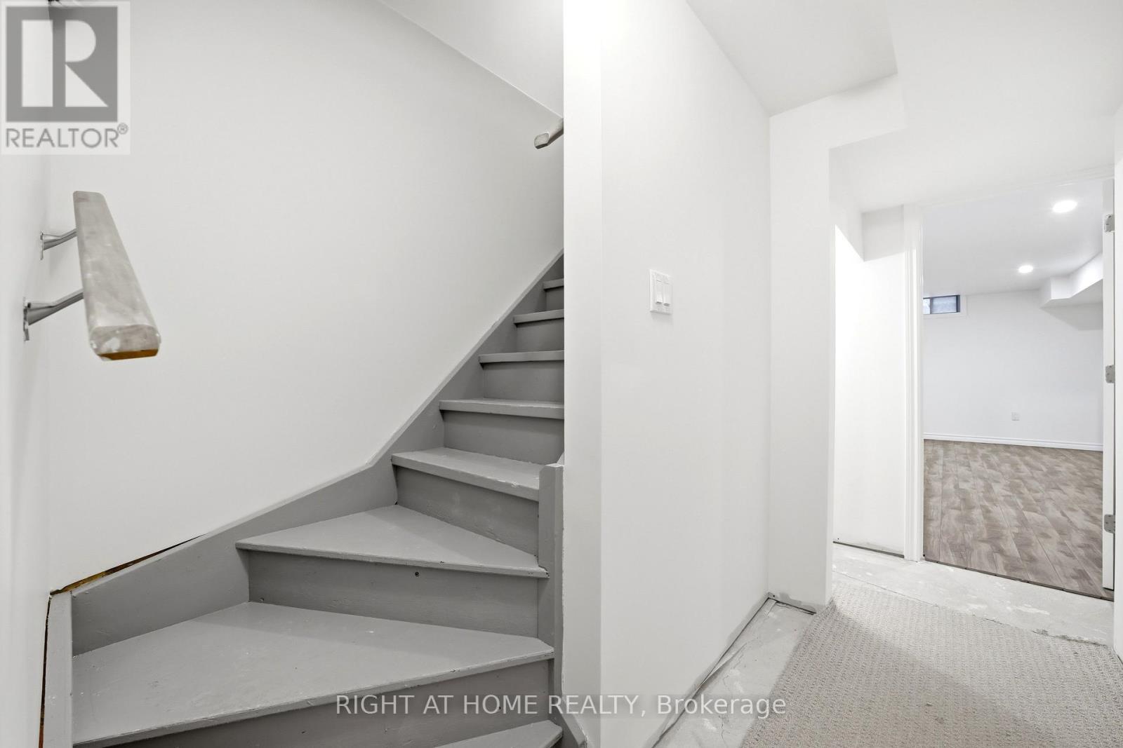32 Rolling Lane, Hamilton, ON - Indoor Photo Showing Other Room