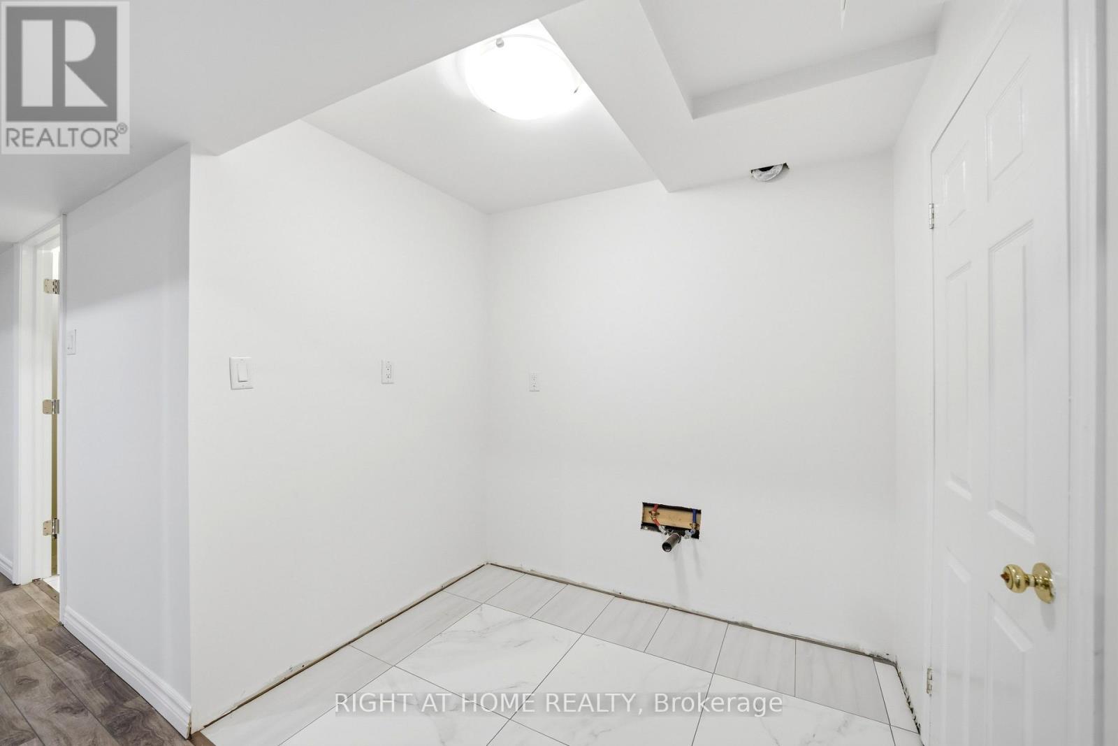 32 Rolling Lane, Hamilton, ON - Indoor Photo Showing Other Room