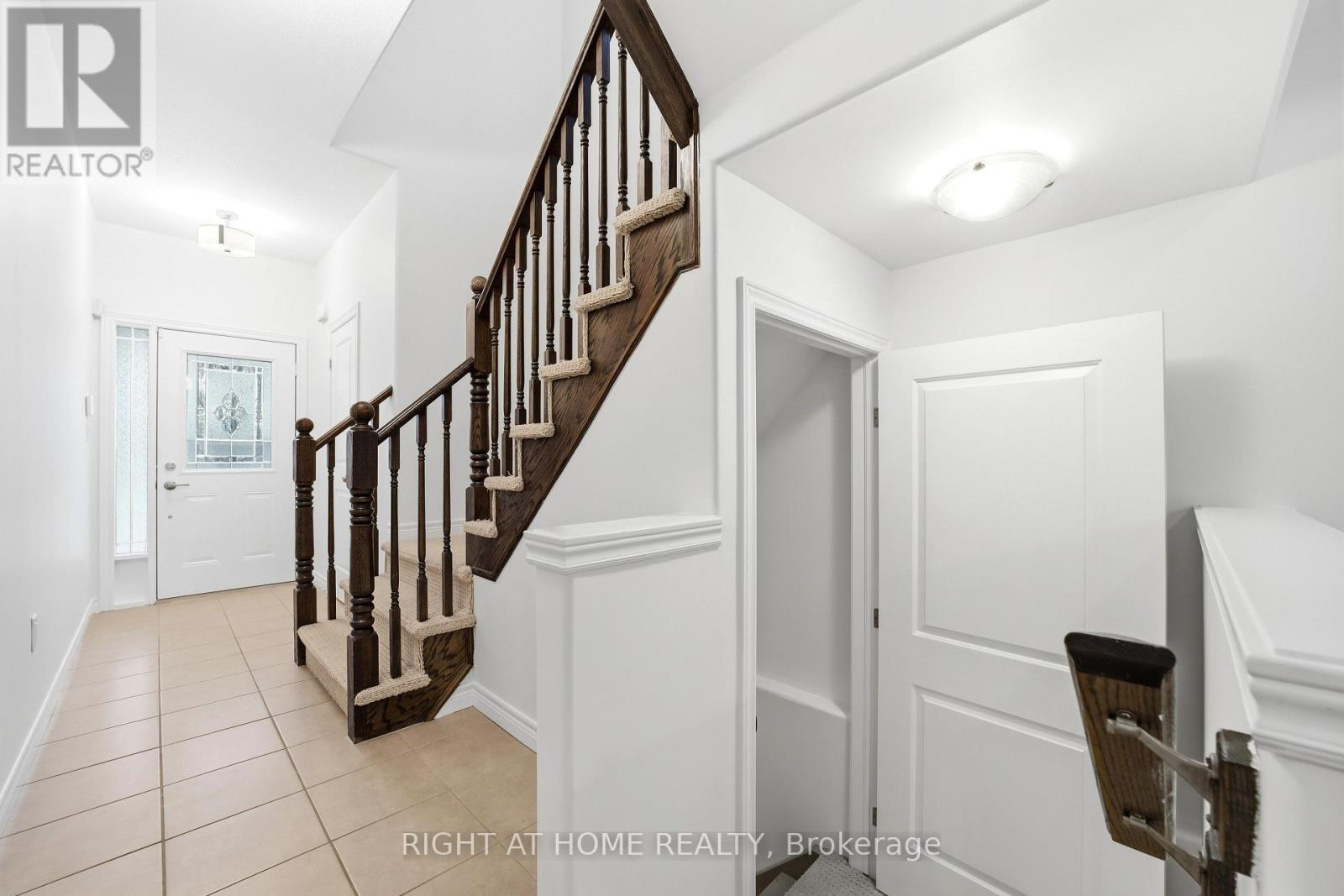 32 Rolling Lane, Hamilton, ON - Indoor Photo Showing Other Room