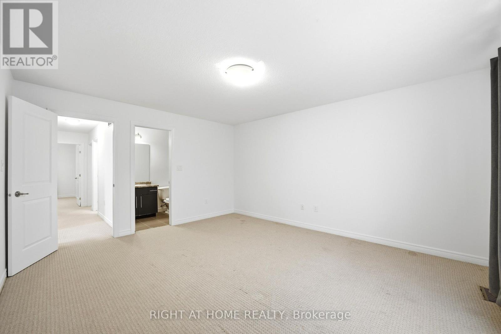 32 Rolling Lane, Hamilton, ON - Indoor Photo Showing Other Room