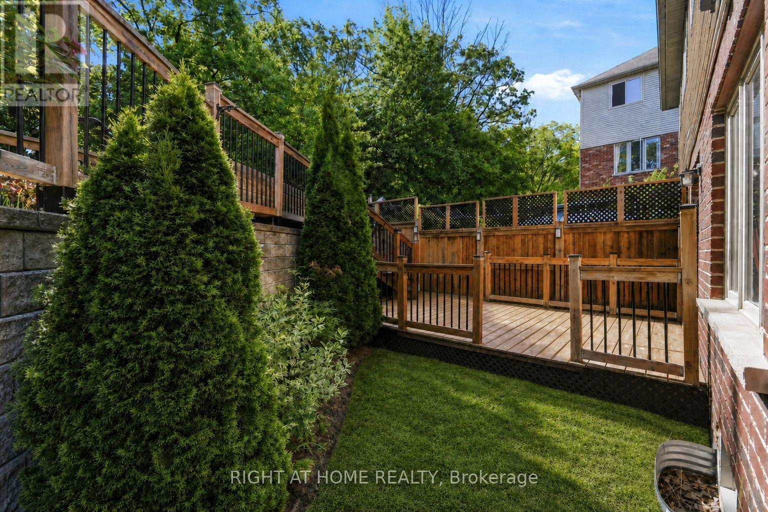 32 Rolling Lane, Hamilton, ON - Outdoor With Deck Patio Veranda