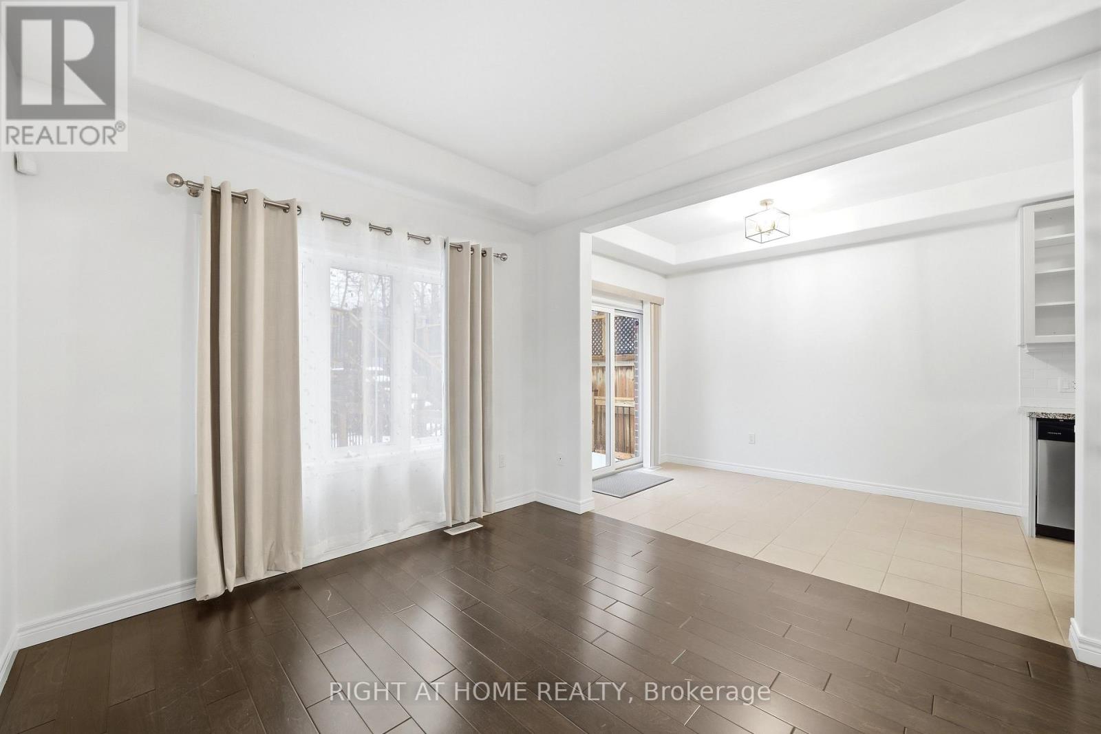32 Rolling Lane, Hamilton, ON - Indoor Photo Showing Other Room