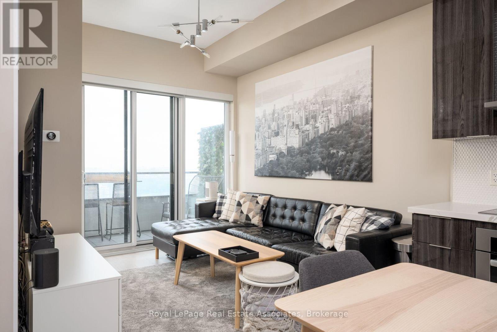 Living Room - 6104 - 30 Shore Breeze Drive, Toronto, ON - Indoor Photo Showing Other Room