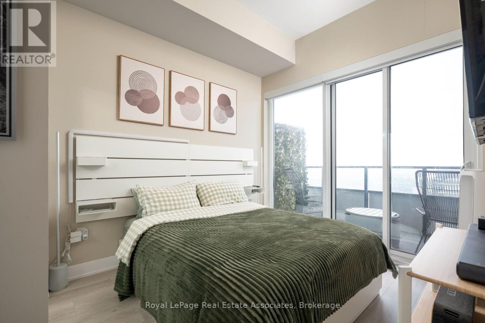 Bedroom - 6104 - 30 Shore Breeze Drive, Toronto, ON - Indoor Photo Showing Bedroom