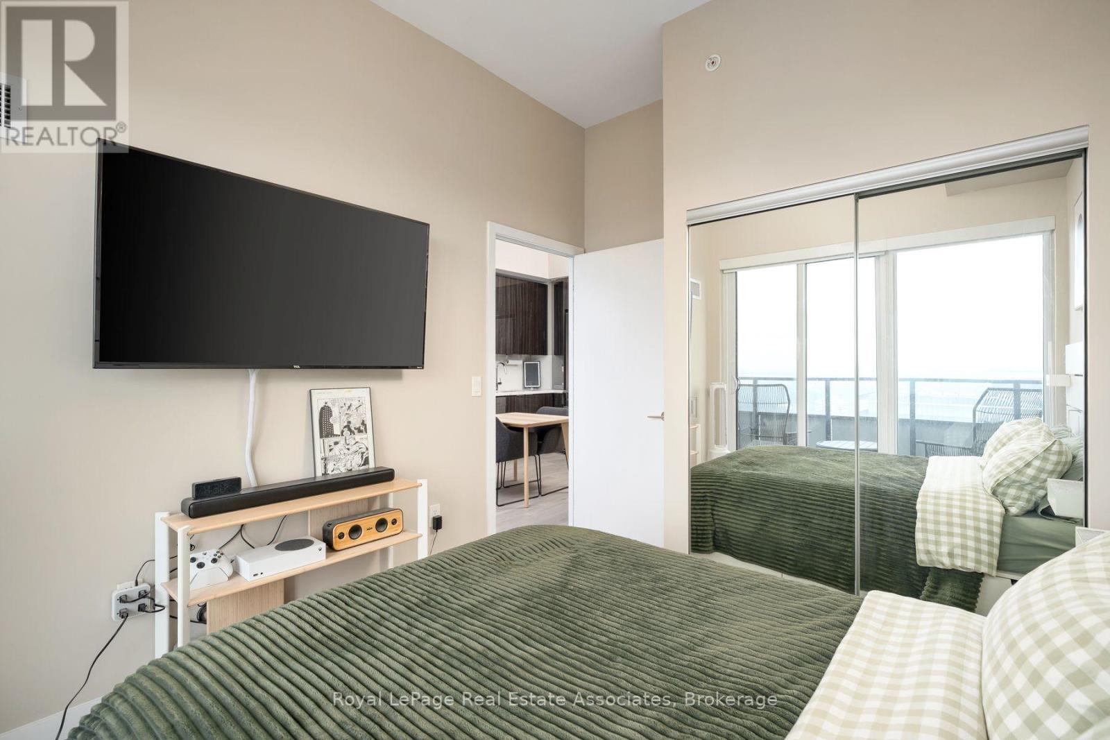 Bedroom - 6104 - 30 Shore Breeze Drive, Toronto, ON - Indoor Photo Showing Bedroom