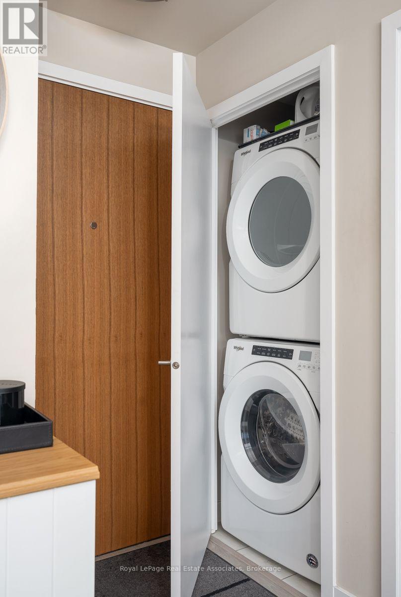 Laundry - 6104 - 30 Shore Breeze Drive, Toronto, ON - Indoor Photo Showing Laundry Room
