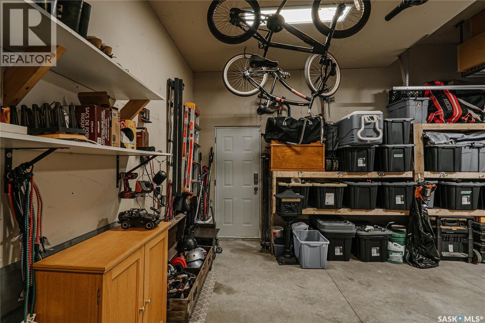 400 Stone Terrace, Martensville, SK - Indoor Photo Showing Garage