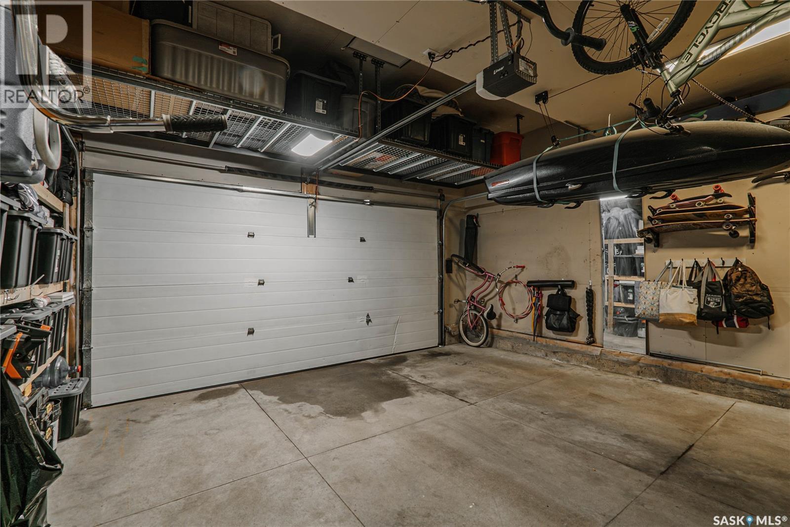 400 Stone Terrace, Martensville, SK - Indoor Photo Showing Garage