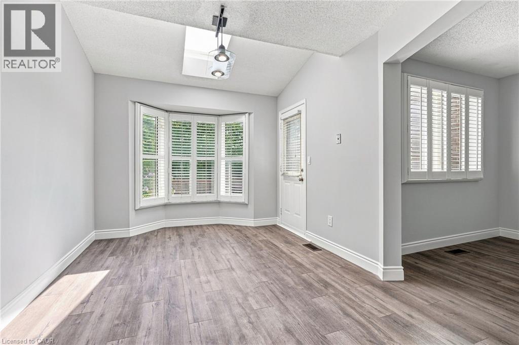 1 Perthshire Court, Hamilton, ON - Indoor Photo Showing Other Room