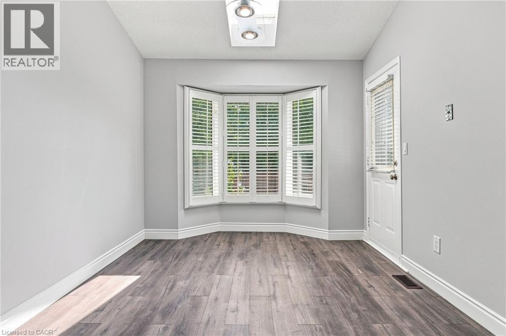 1 Perthshire Court, Hamilton, ON - Indoor Photo Showing Other Room