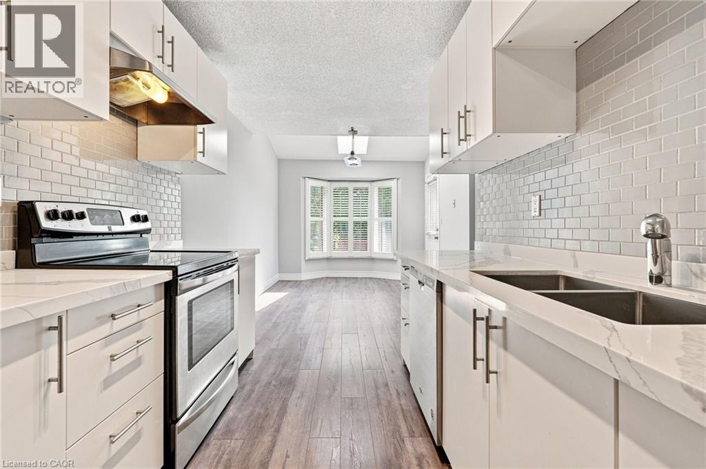 1 Perthshire Court, Hamilton, ON - Indoor Photo Showing Kitchen With Double Sink With Upgraded Kitchen