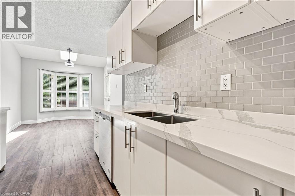 1 Perthshire Court, Hamilton, ON - Indoor Photo Showing Kitchen With Double Sink With Upgraded Kitchen
