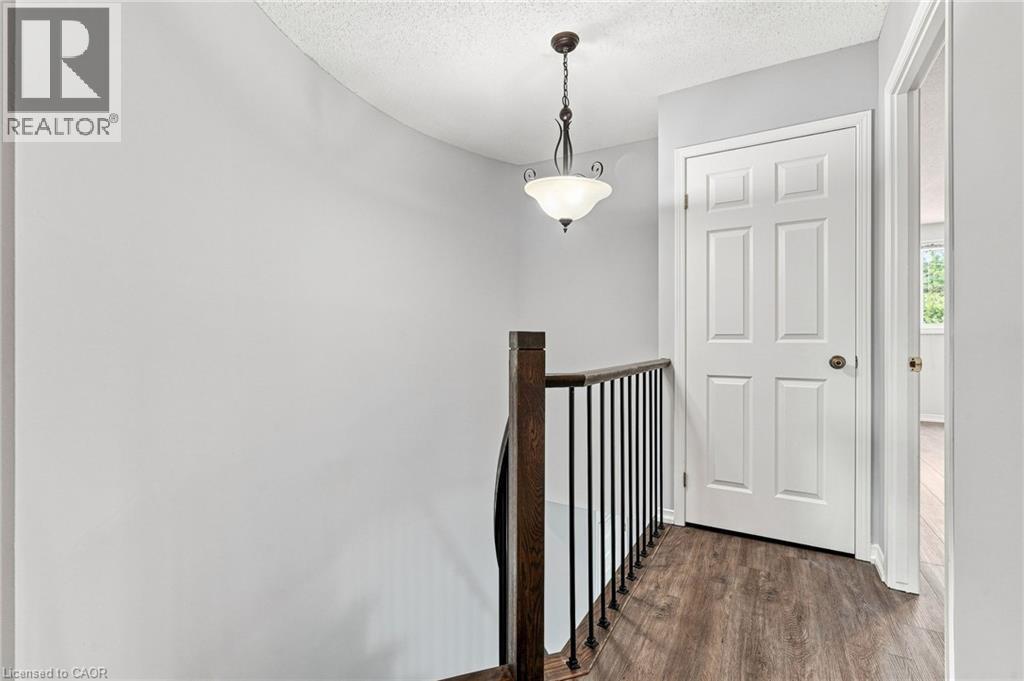 1 Perthshire Court, Hamilton, ON - Indoor Photo Showing Other Room