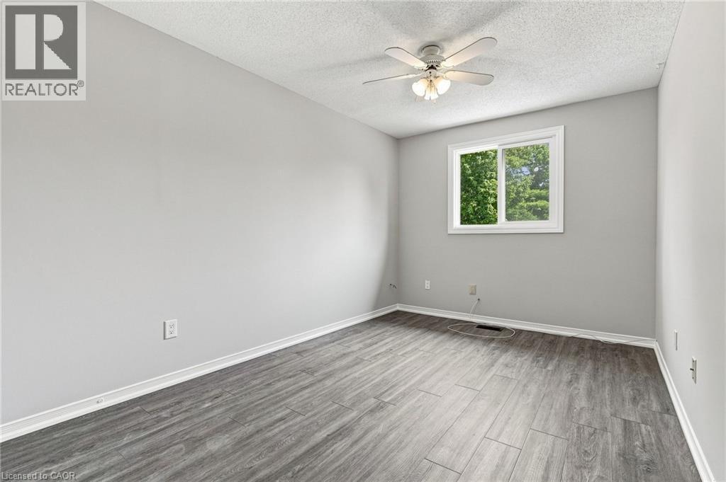 1 Perthshire Court, Hamilton, ON - Indoor Photo Showing Other Room