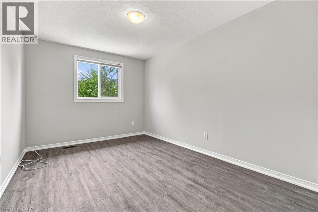 1 Perthshire Court, Hamilton, ON - Indoor Photo Showing Other Room