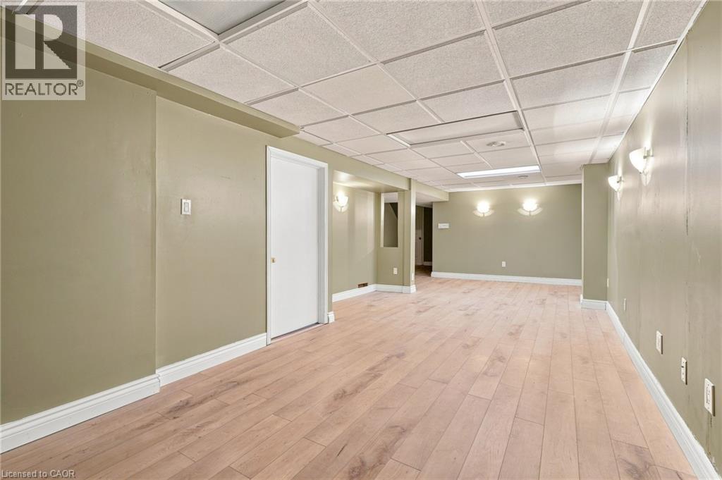1 Perthshire Court, Hamilton, ON - Indoor Photo Showing Other Room