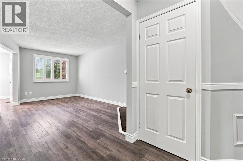 1 Perthshire Court, Hamilton, ON - Indoor Photo Showing Other Room