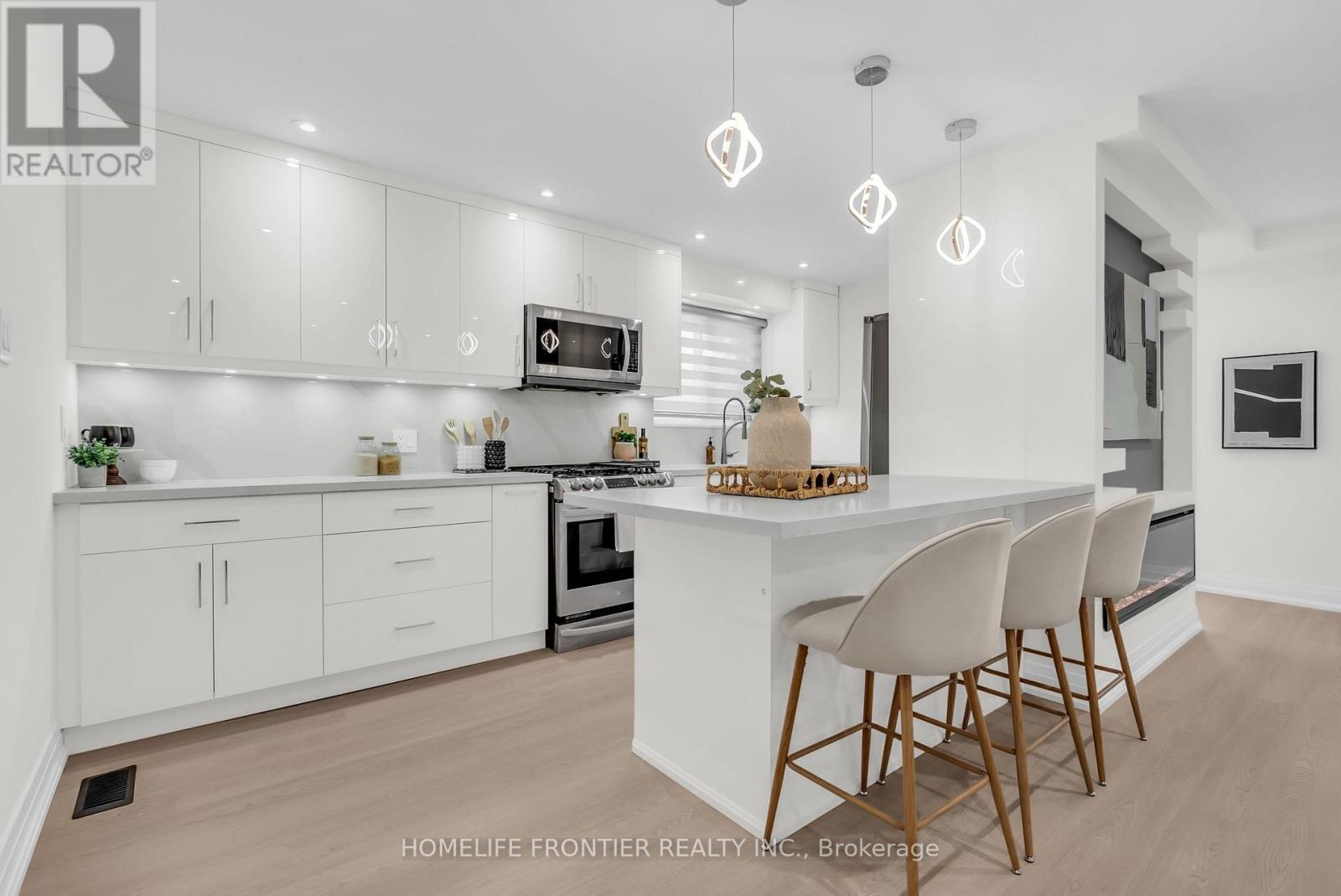 61 Sundial Crescent, Toronto, ON - Indoor Photo Showing Kitchen With Upgraded Kitchen