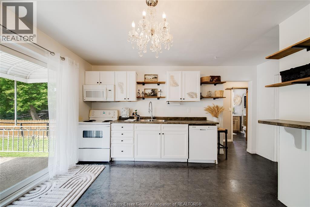 485 Prince, Windsor, ON - Indoor Photo Showing Kitchen With Double Sink
