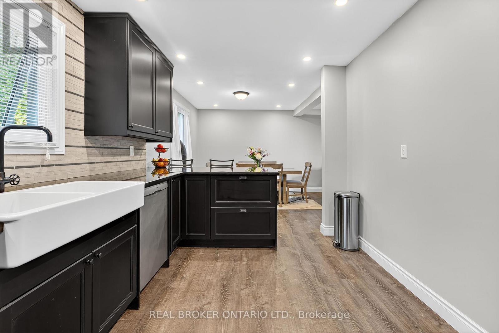 wood-finish flooring - 312 Old Guelph Road, Hamilton, ON