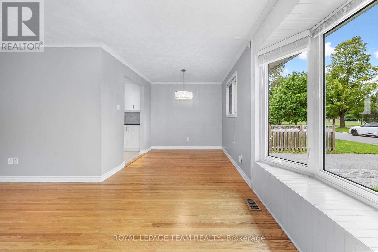2349 Edwin Crescent, Ottawa, ON - Indoor Photo Showing Other Room