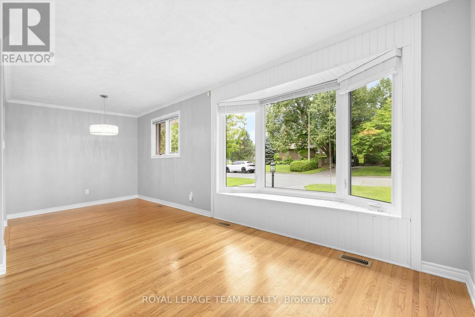 2349 Edwin Crescent, Ottawa, ON - Indoor Photo Showing Other Room