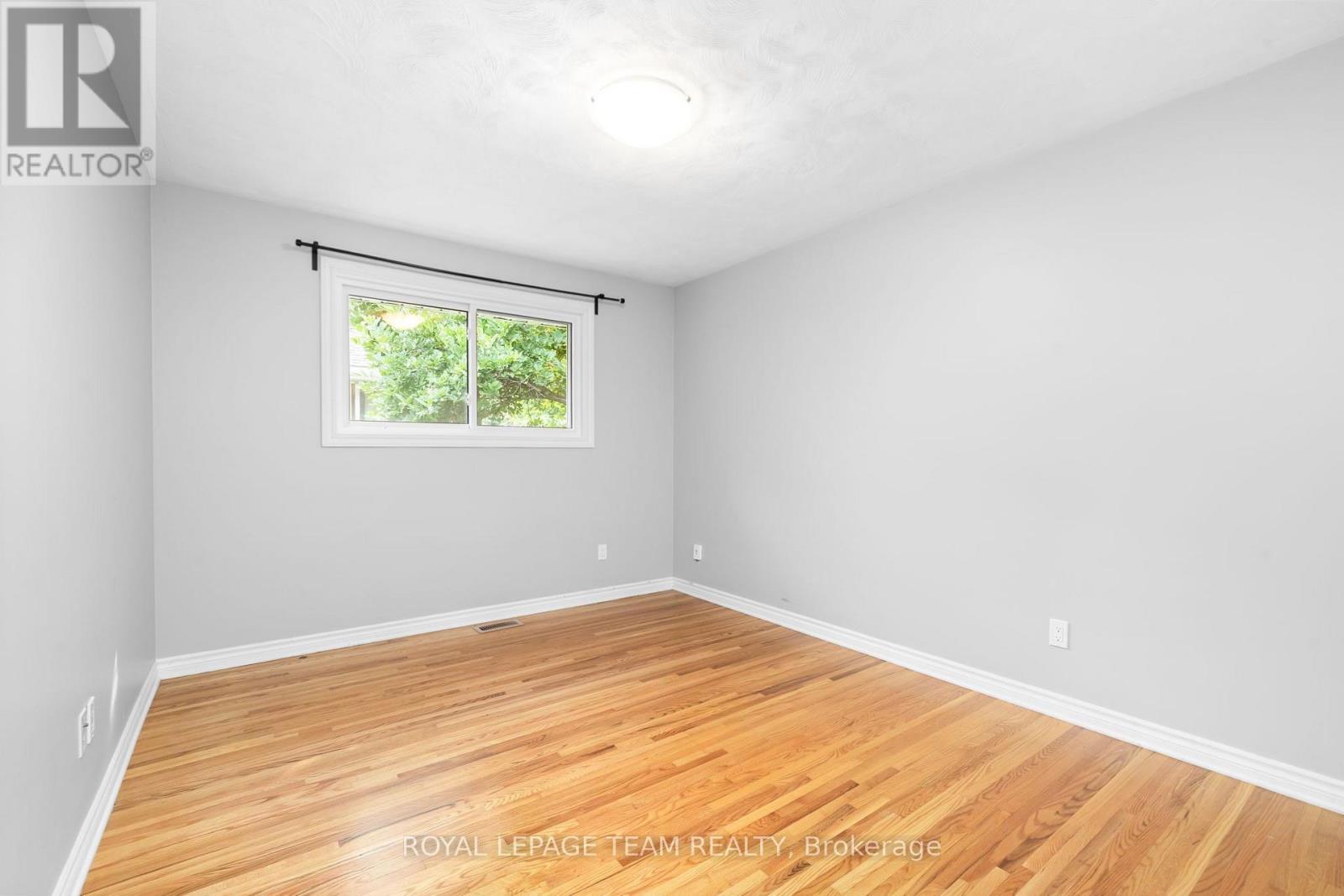 2349 Edwin Crescent, Ottawa, ON - Indoor Photo Showing Other Room