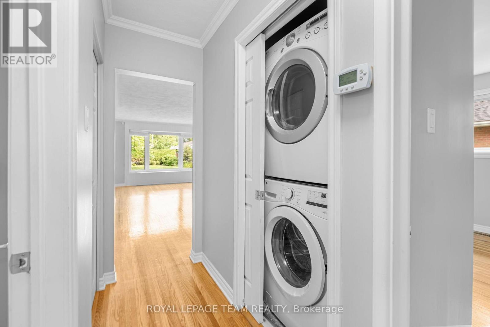 2349 Edwin Crescent, Ottawa, ON - Indoor Photo Showing Laundry Room
