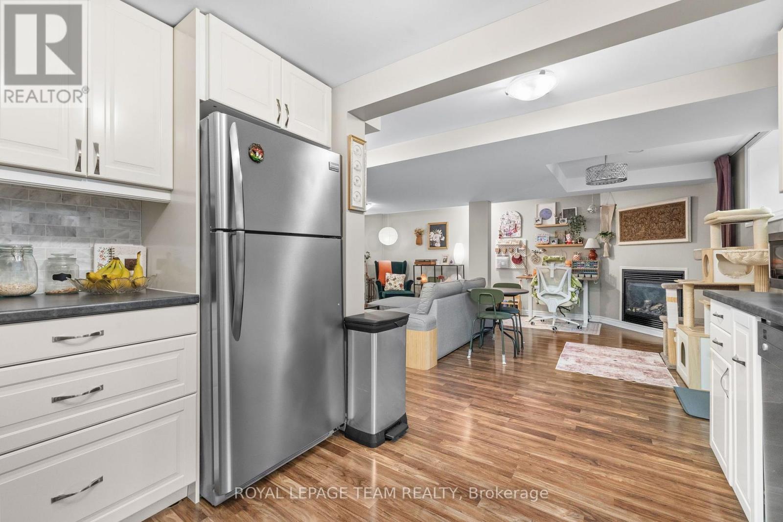 2349 Edwin Crescent, Ottawa, ON - Indoor Photo Showing Kitchen