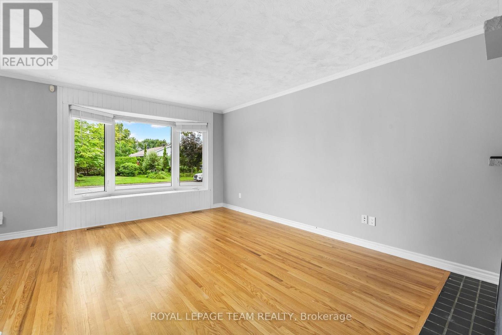 2349 Edwin Crescent, Ottawa, ON - Indoor Photo Showing Other Room