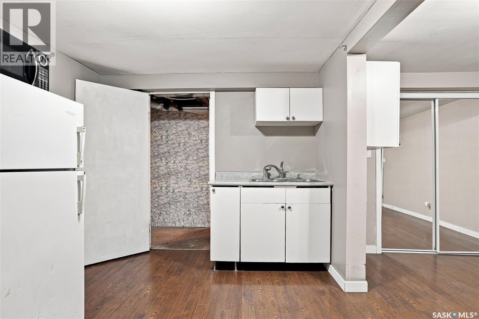 1539 B Avenue N, Saskatoon, SK - Indoor
